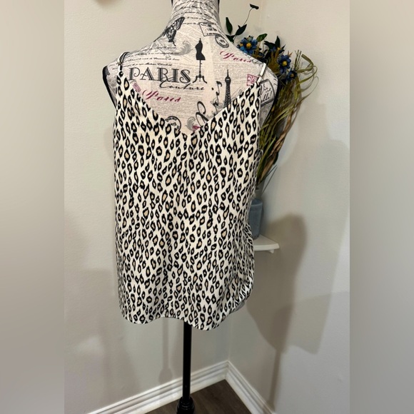 Skies Are Blue Asymmetrical Black and cream striped animal print top size Medium - Picture 4 of 8